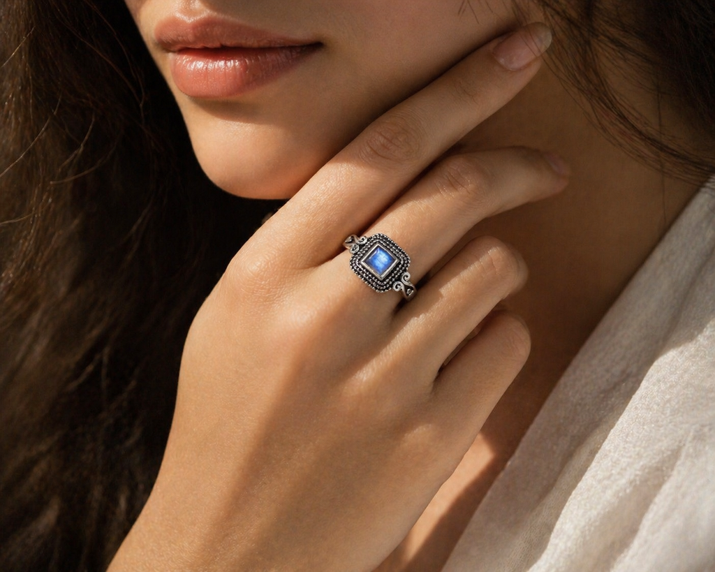 Moonlit Elegance – Rainbow Moonstone Ring