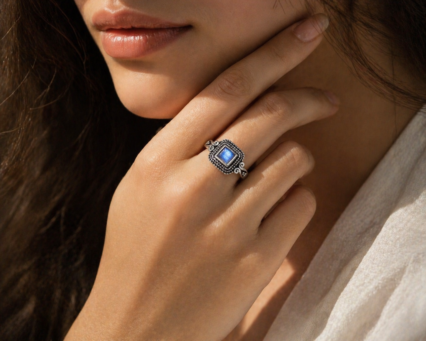 Moonlit Elegance – Rainbow Moonstone Ring
