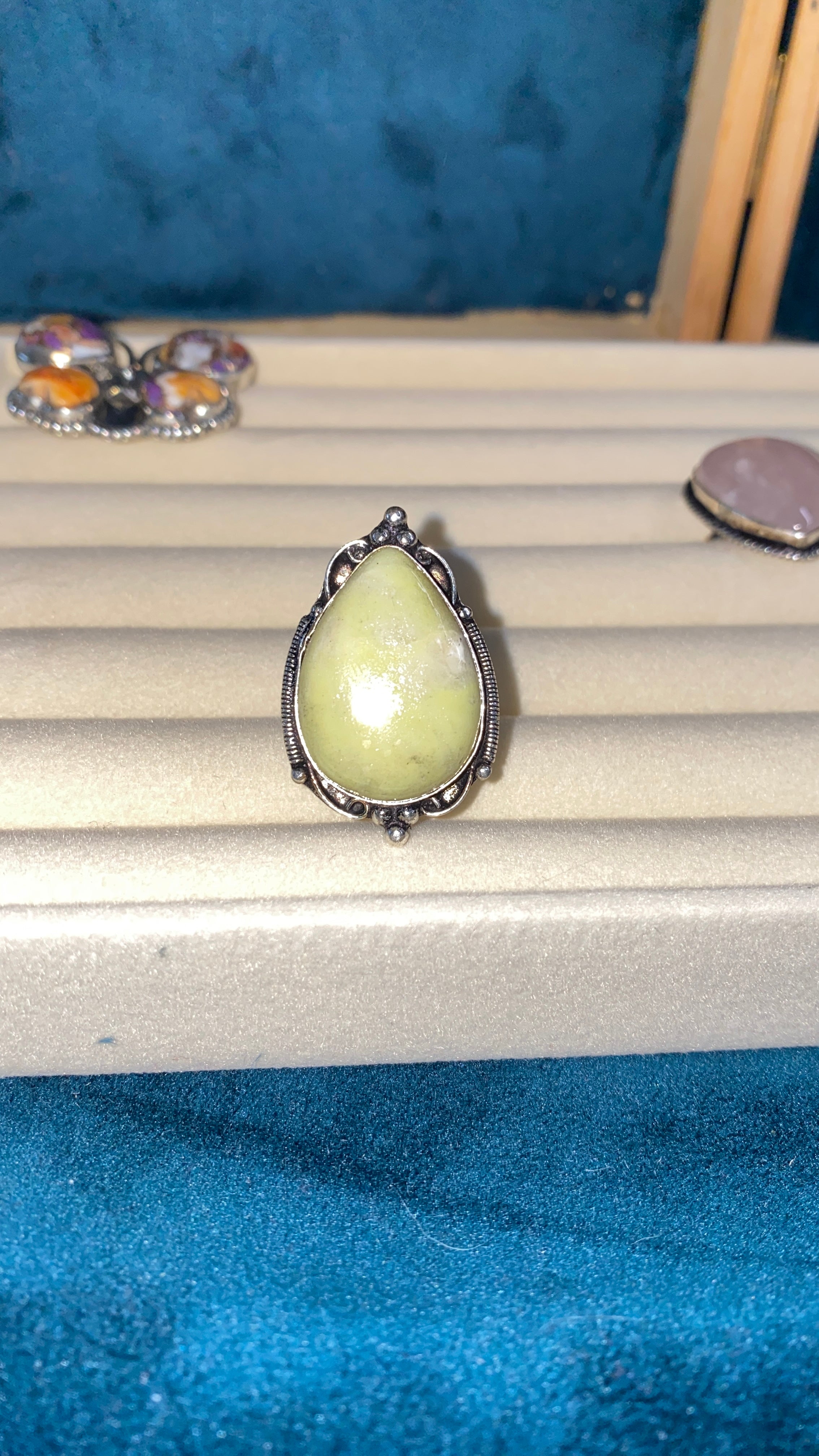 ✨ Lemon Chrysoprase Statement Ring ✨size 9