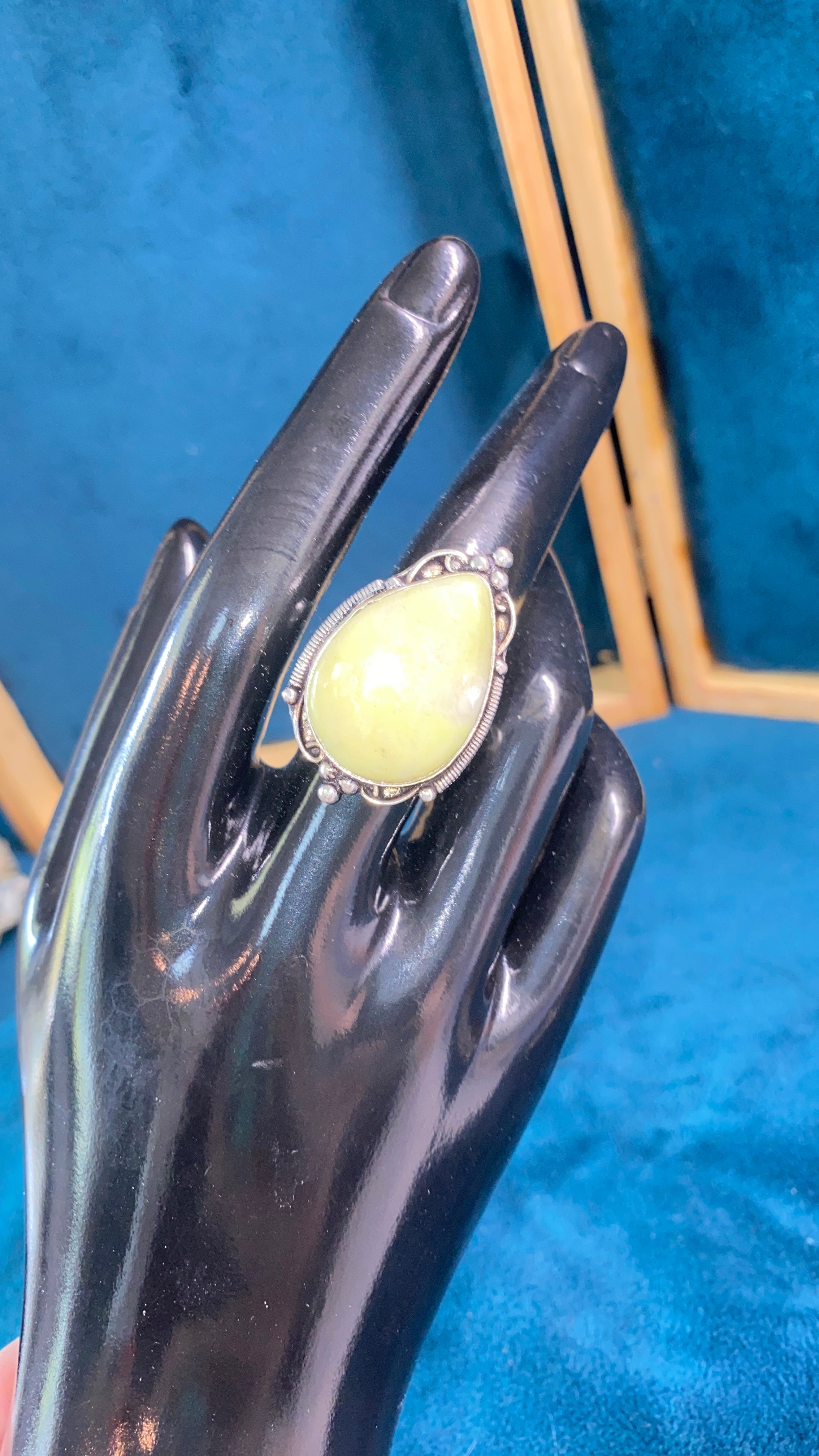 ✨ Lemon Chrysoprase Statement Ring ✨size 9