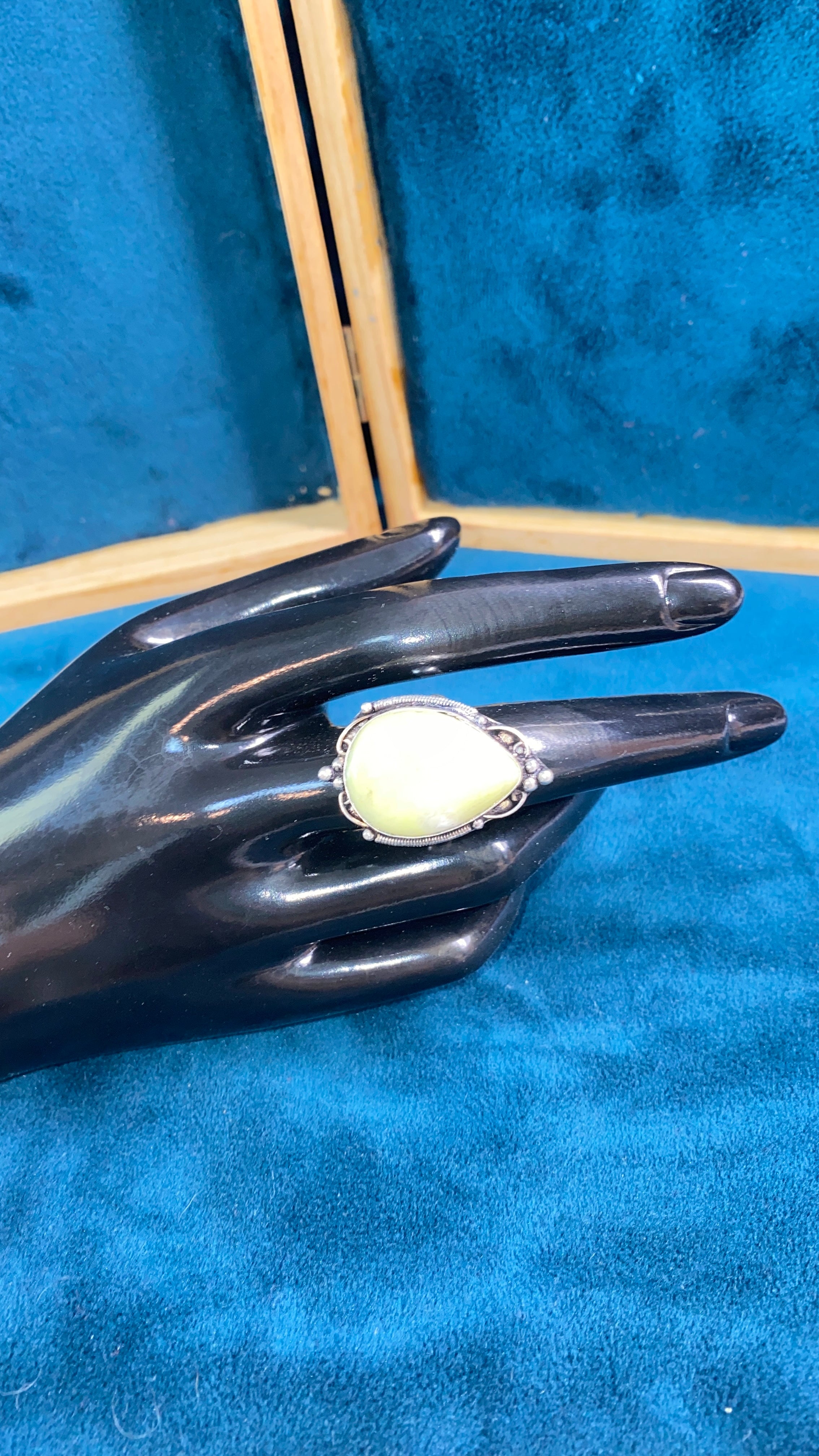 ✨ Lemon Chrysoprase Statement Ring ✨size 9