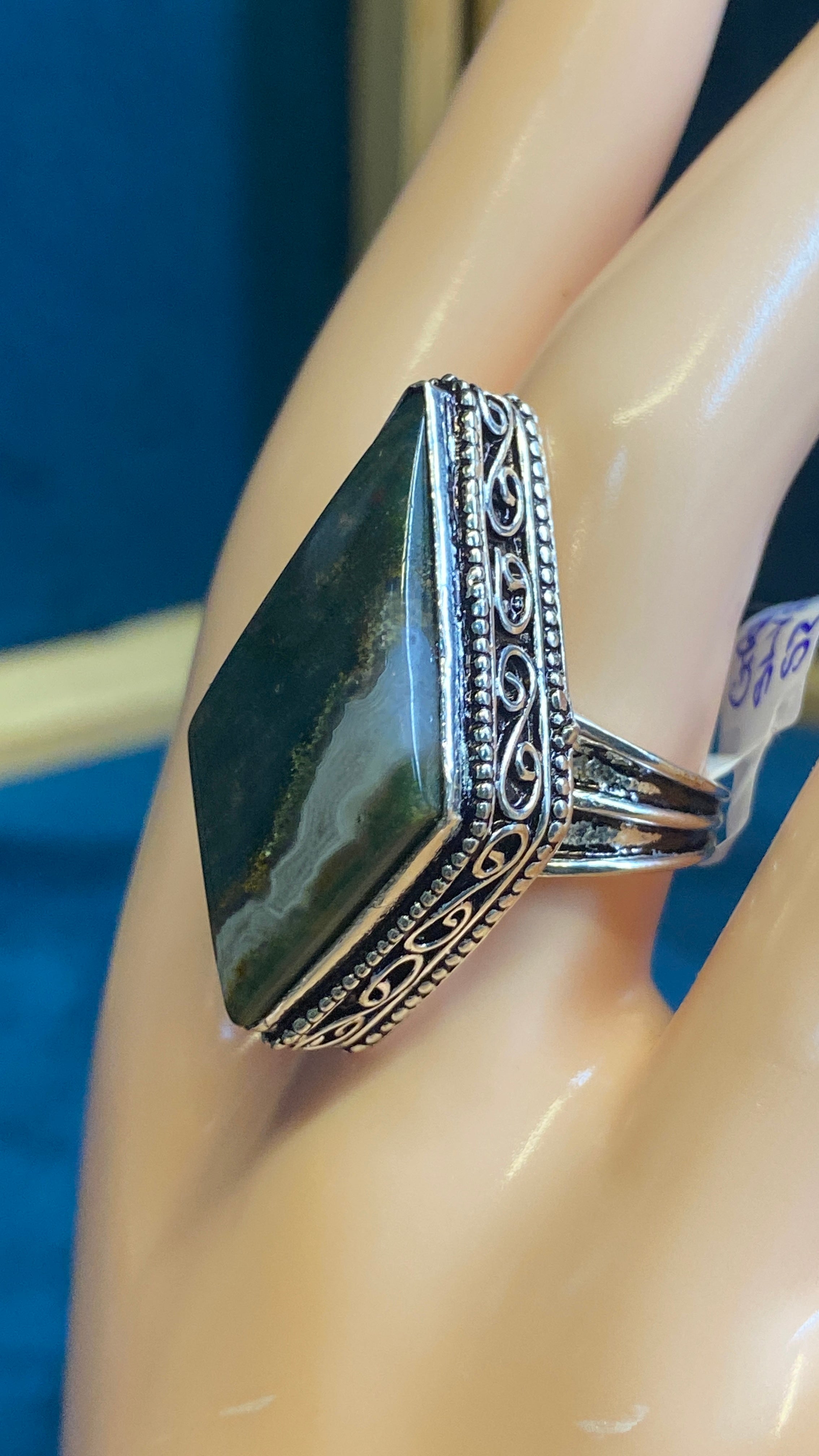 GREEN AGATE STATEMENT RING – SIZE 9 | STERLING SILVER