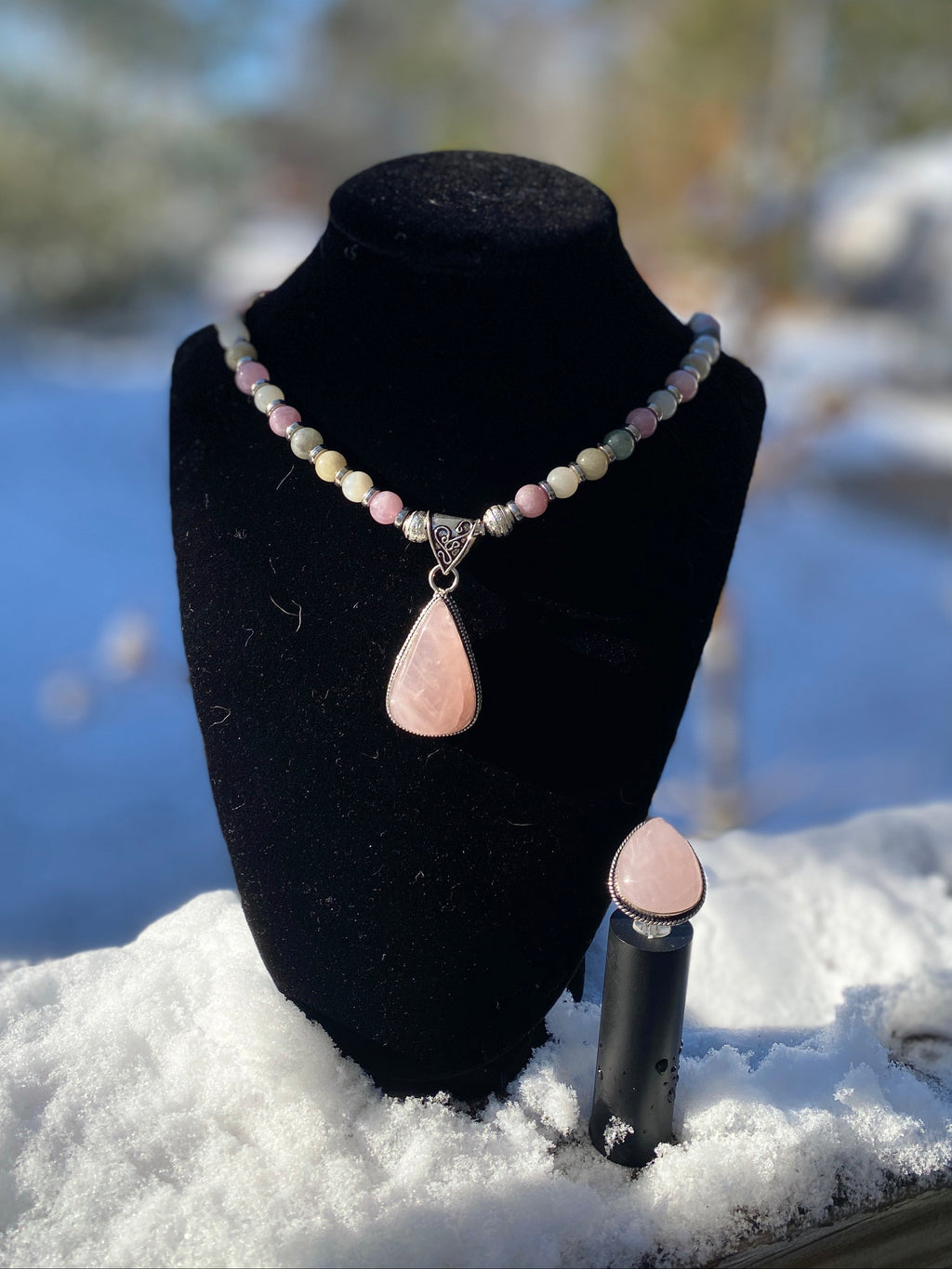 ROSE QUARTZ AND 925 STERLING SILVER PENDANT ON QUARTZ BEADED NECKLACE