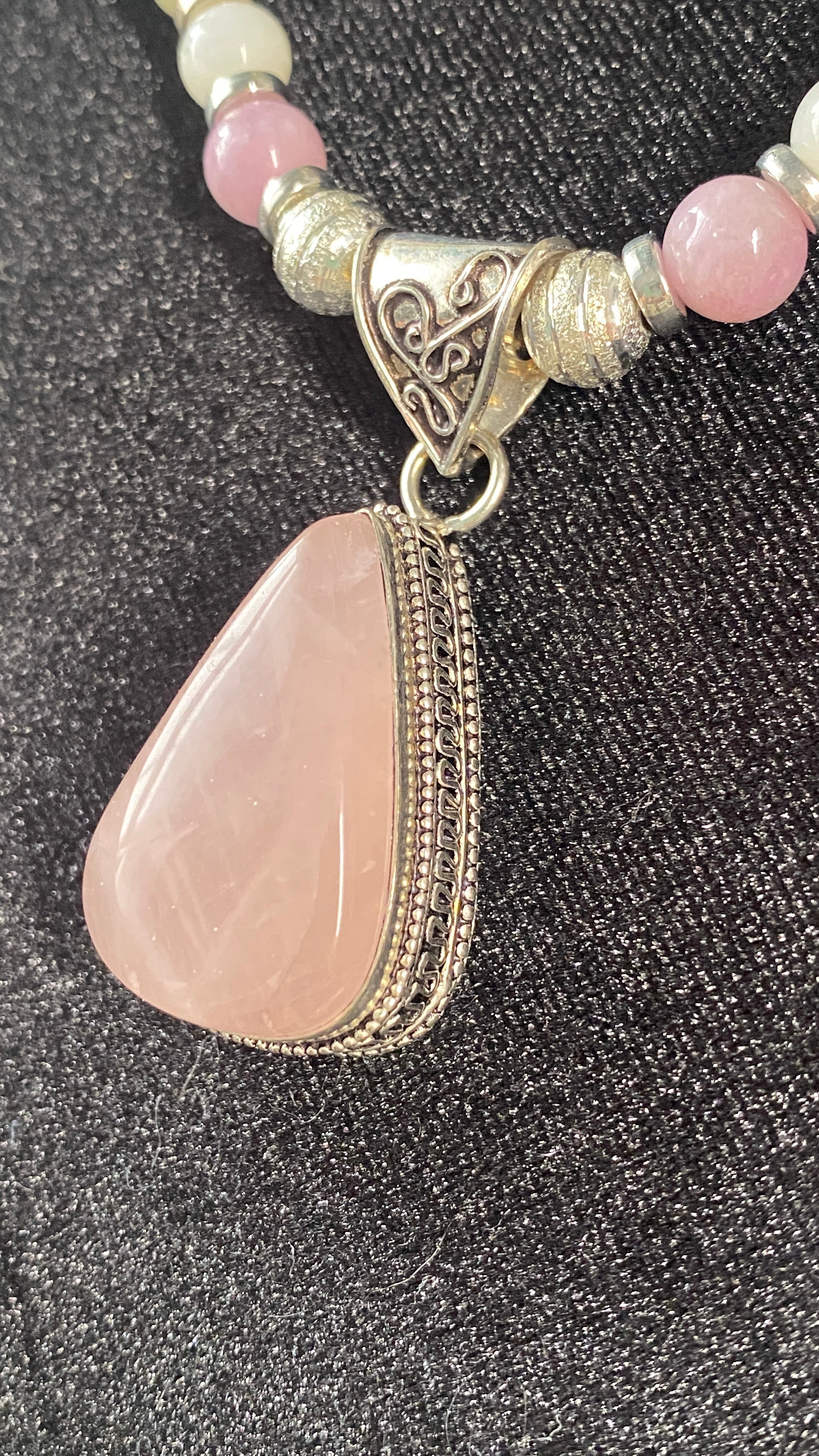 ROSE QUARTZ AND 925 STERLING SILVER PENDANT ON QUARTZ BEADED NECKLACE