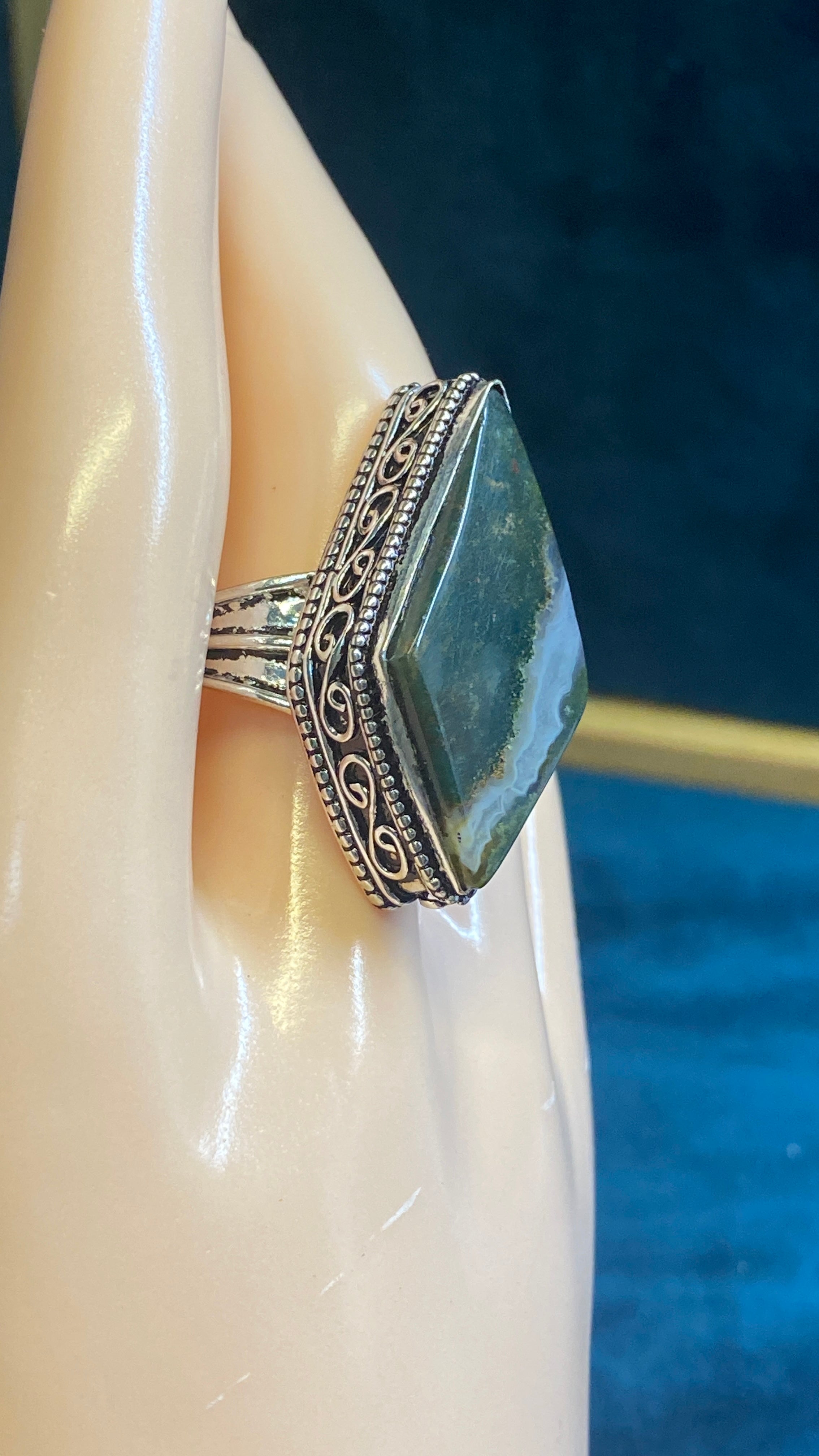 GREEN AGATE STATEMENT RING – SIZE 9 | STERLING SILVER