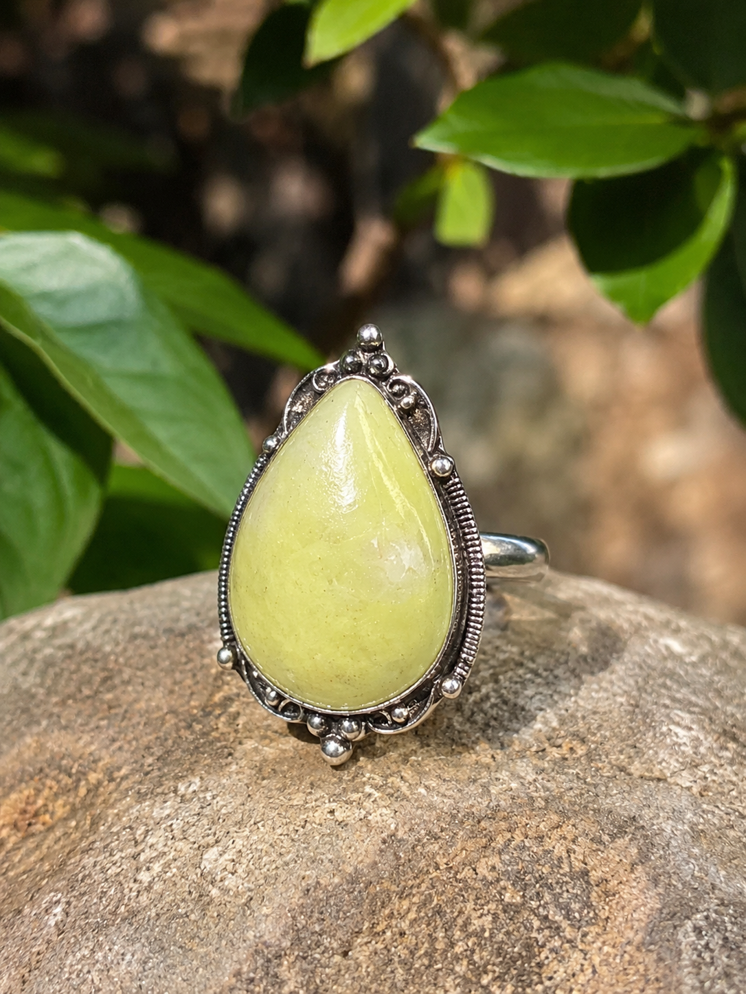 ✨ Lemon Chrysoprase Statement Ring ✨size 9